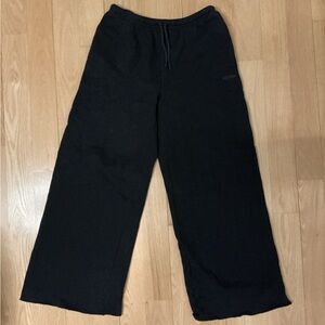 Aritzia Black Sweatpants MEGA FIT